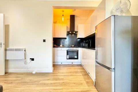 3 bedroom apartment to rent, LONDON SE20