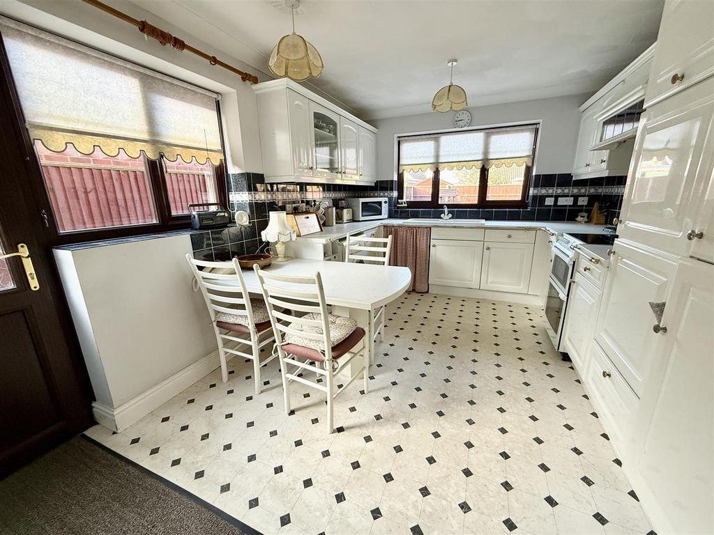 Kitchen breakfast room