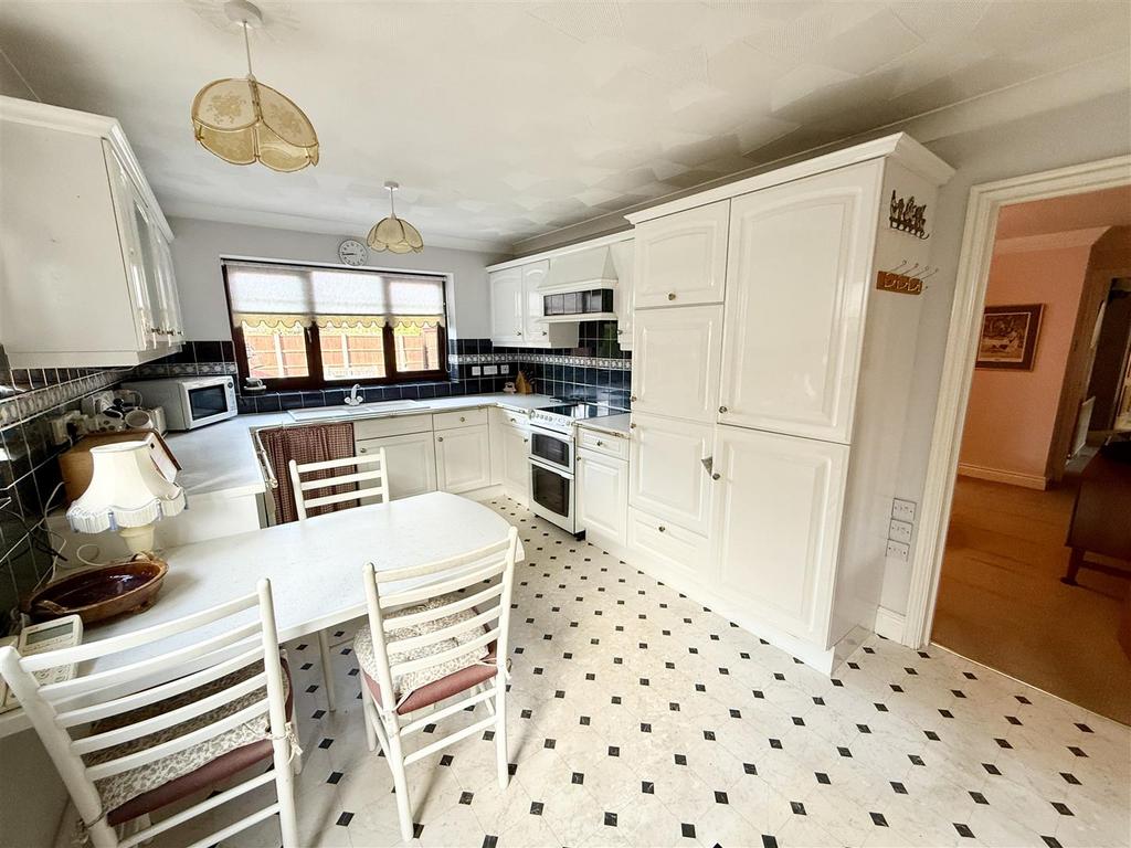 Kitchen breakfast room