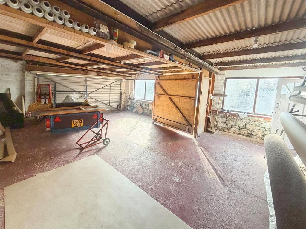 Garage/Workshop