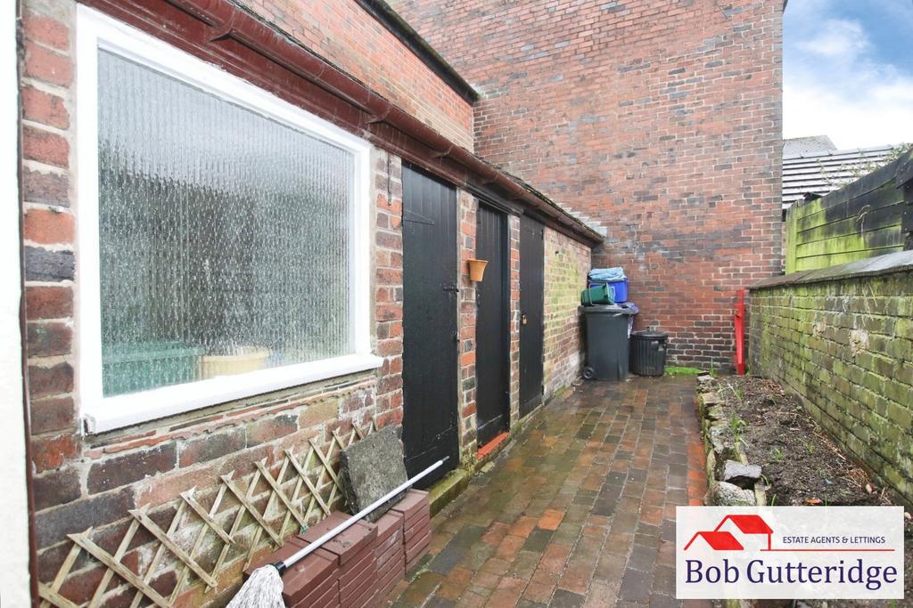 Enclosed rear yard