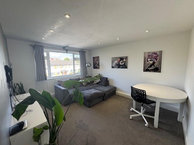 Livingroom2.jpg