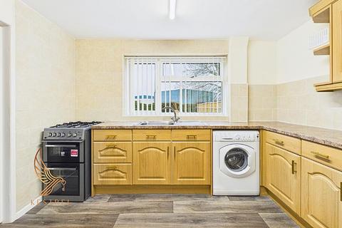 3 bedroom house to rent, Church Avenue, Pontefract WF9