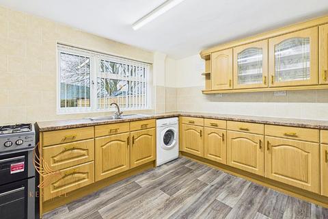 3 bedroom house to rent, Church Avenue, Pontefract WF9