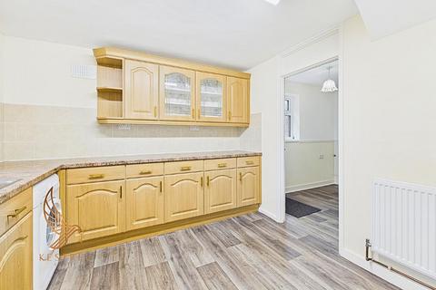 3 bedroom house to rent, Church Avenue, Pontefract WF9