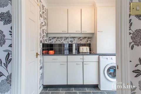undefined, Church Park, Bradenstoke SN15 4