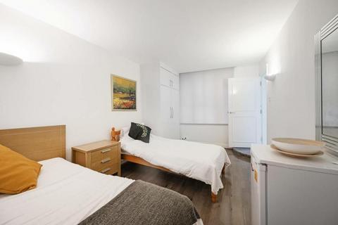 undefined, Bishopsgate, London, EC2M