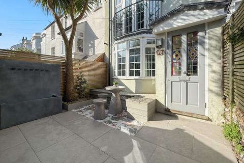 2 bedroom terraced house for sale, North Gardens, Brighton, BN1