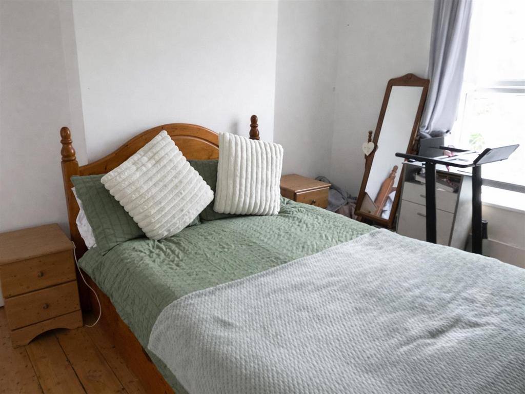 Bed 2 enhanced.jpg