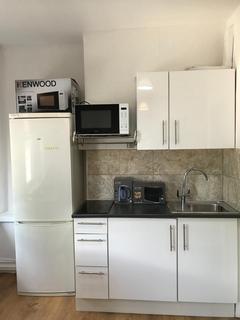 Studio to rent, Priory Road, N8, London