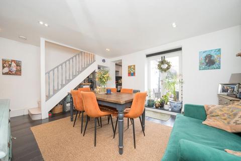 2 bedroom maisonette for sale, Gaisford Street, London NW5