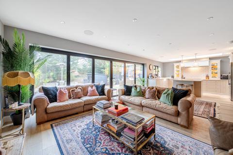 undefined, Oatlands Close, Weybridge, KT13