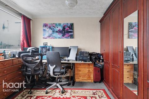 2 bedroom flat for sale, Snowshill Road, London