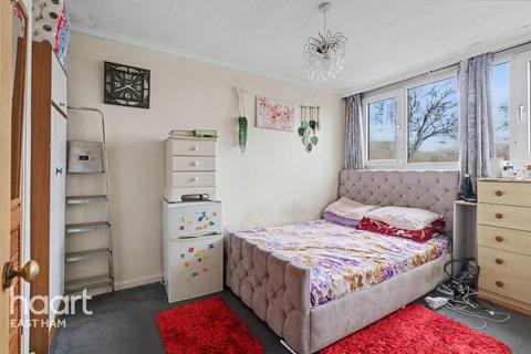 2 bedroom flat for sale, Snowshill Road, London