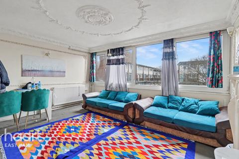 2 bedroom flat for sale, Snowshill Road, London