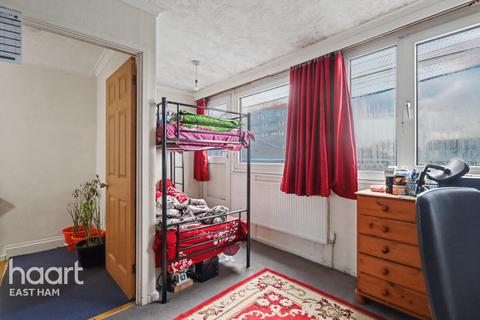 2 bedroom flat for sale, Snowshill Road, London