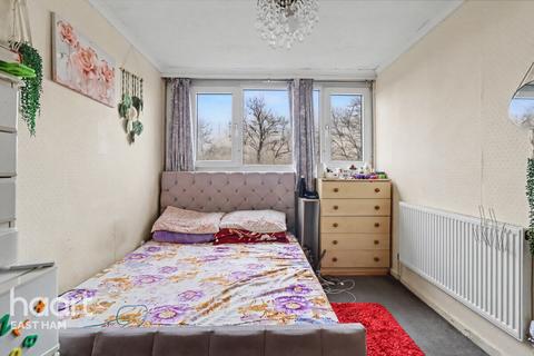 2 bedroom flat for sale, Snowshill Road, London