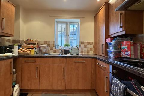 2 bedroom flat to rent, Penn Hill Avenue, Poole
