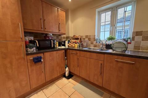 2 bedroom flat to rent, Penn Hill Avenue, Poole