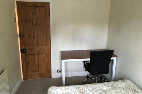 undefined, Gristhorpe Road