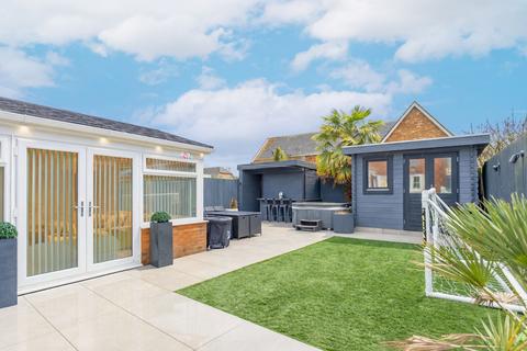 4 bedroom detached house for sale, Goodrich Grove, Newport, NP10