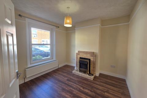 2 bedroom terraced house to rent, Pelham Road, GOSPORT