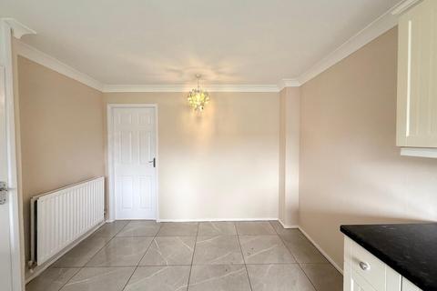3 bedroom semi-detached house to rent, Warwick Green, Bulkington