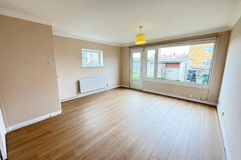 3 bedroom semi-detached house to rent, Warwick Green, Bulkington