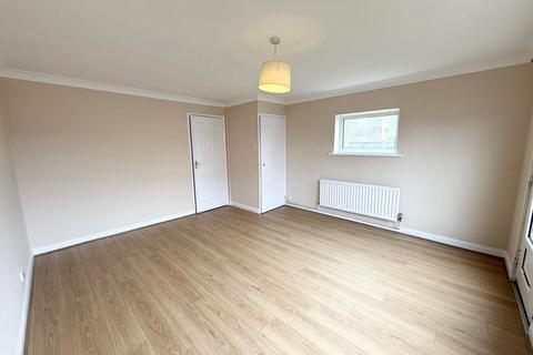 3 bedroom semi-detached house to rent, Warwick Green, Bulkington