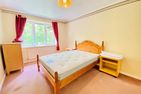 2 bedroom flat to rent, Steep Hill, Croydon, CR0