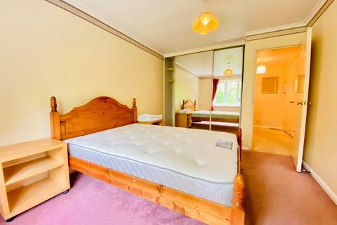 2 bedroom flat to rent, Steep Hill, Croydon, CR0