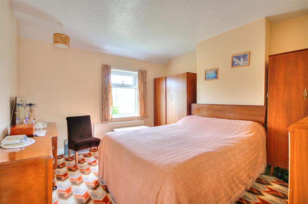 Bedroom 1.jpg