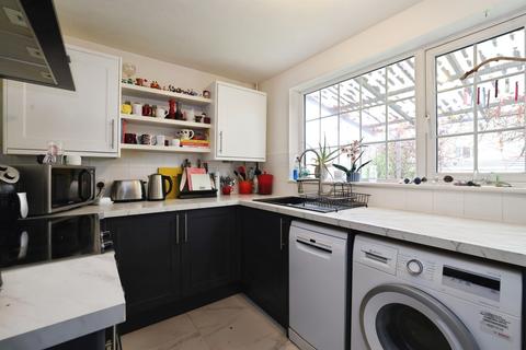 2 bedroom end of terrace house for sale, Roman Way, Chippenham