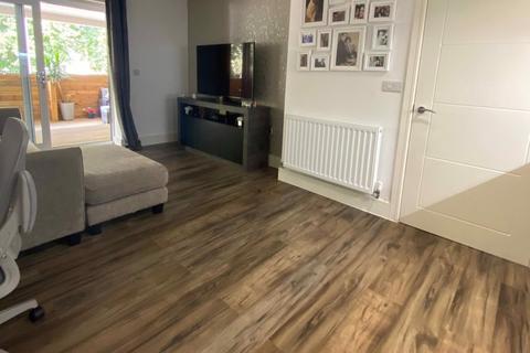 1 bedroom ground floor flat for sale, Octagon House, Russell Way, Crawley, RH10 1GW