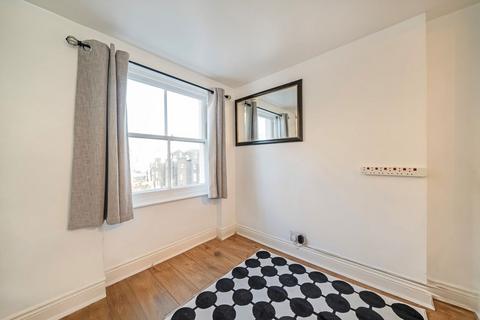 Studio to rent, Sutherland Avenue, Maida Vale W9