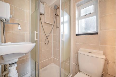 Studio to rent, Sutherland Avenue, Maida Vale W9