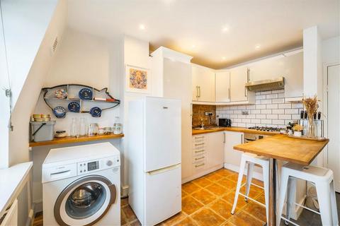 2 bedroom flat to rent, Inverness Terrace, London W2