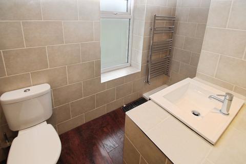 2 bedroom end of terrace house for sale, Taylor Hill Road, Taylor Hill, West Yorkshire HD4