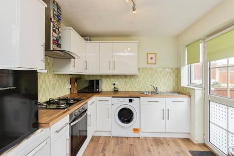 2 bedroom terraced house for sale, Thompson Drive, Wrenthorpe, Wakefield