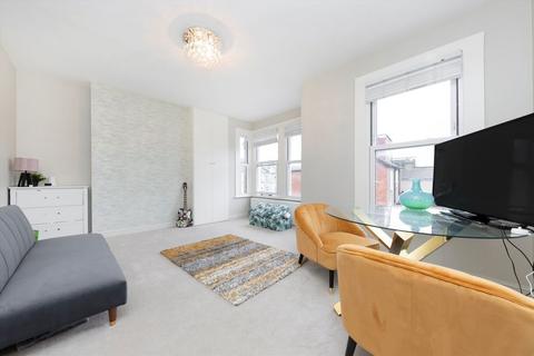 2 bedroom flat for sale, Hawthorn Road, London NW10