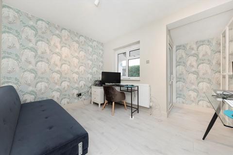 2 bedroom flat for sale, Hawthorn Road, London NW10