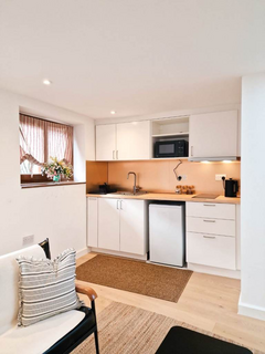 Studio to rent, Saxon Avenue, Feltham TW13