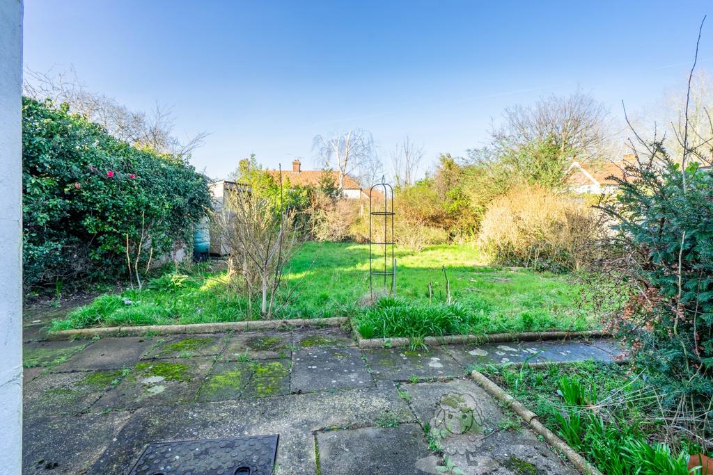 West-Facing Garden