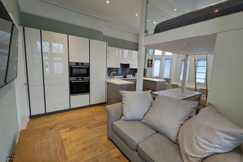 1 bedroom flat to rent, Earls Avenue, Folkestone, Kent, CT20