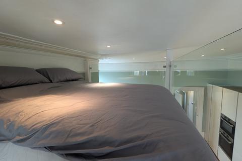 1 bedroom flat to rent, Earls Avenue, Folkestone, Kent, CT20