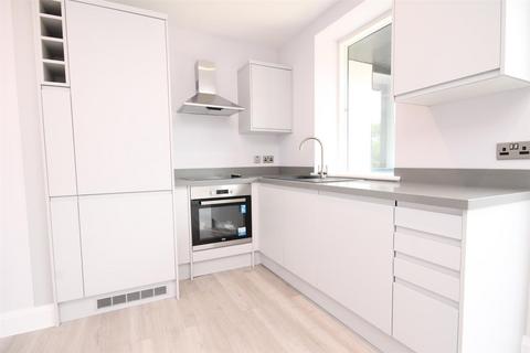 2 bedroom apartment for sale, CHALLENGE COURT, LEATHERHEAD, KT22