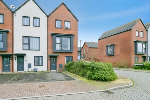 3 bedroom end of terrace house for sale, Lon Y Rheilffordd, Barry
