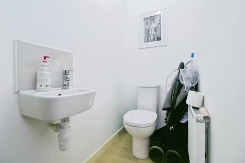 3 bedroom end of terrace house for sale, Lon Y Rheilffordd, Barry