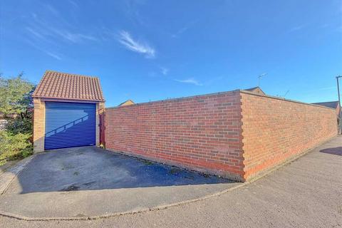 2 bedroom bungalow for sale, Frinton On Sea CO13