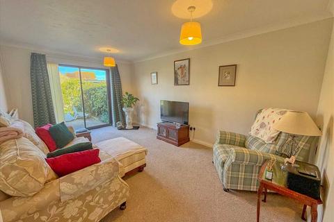 2 bedroom bungalow for sale, Frinton On Sea CO13